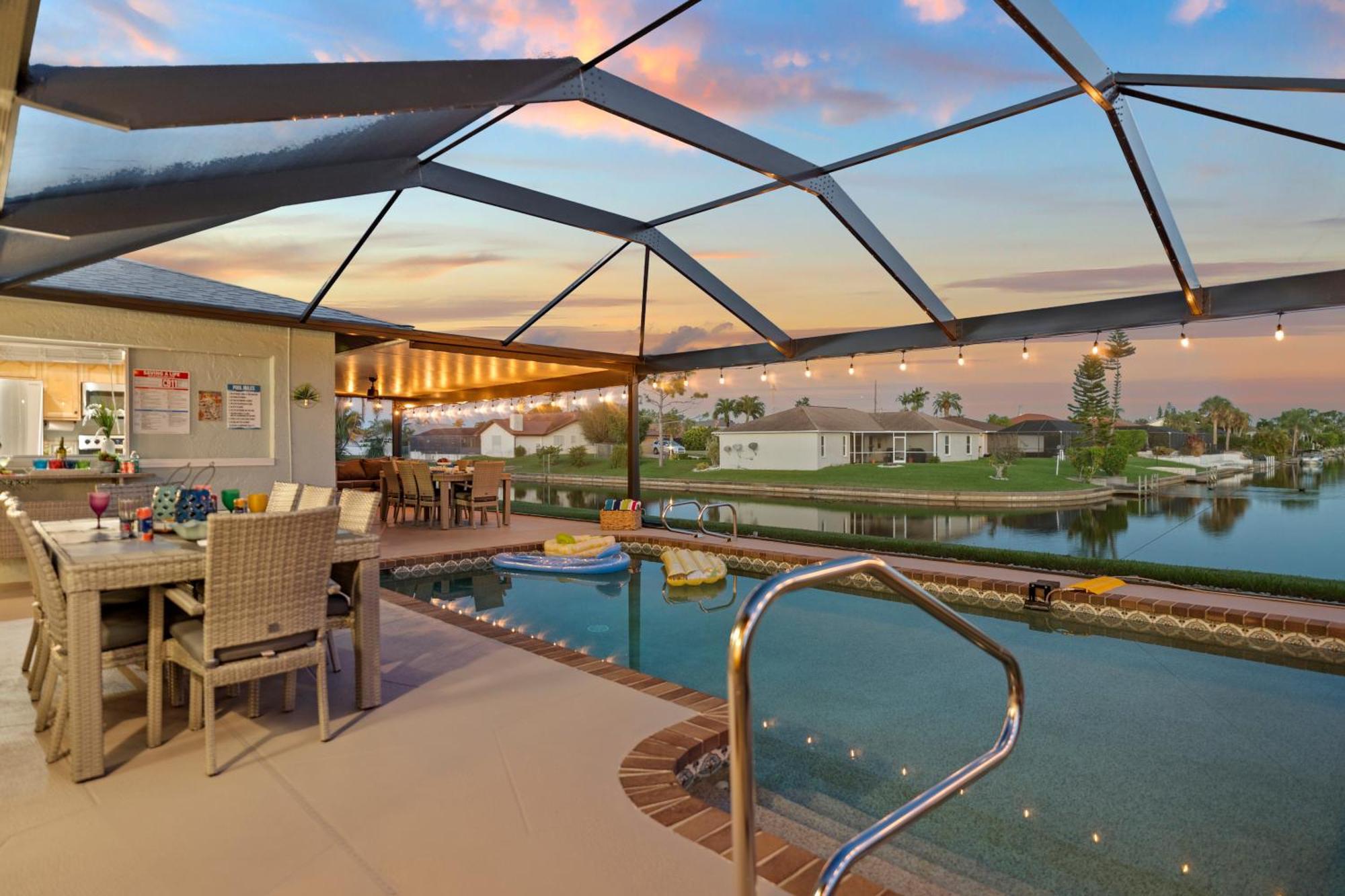 Serenity Waterfront Villa With King Suite, Private Pool, Great Lanai Enclosure And Long Water Views Cape Coral Dış mekan fotoğraf